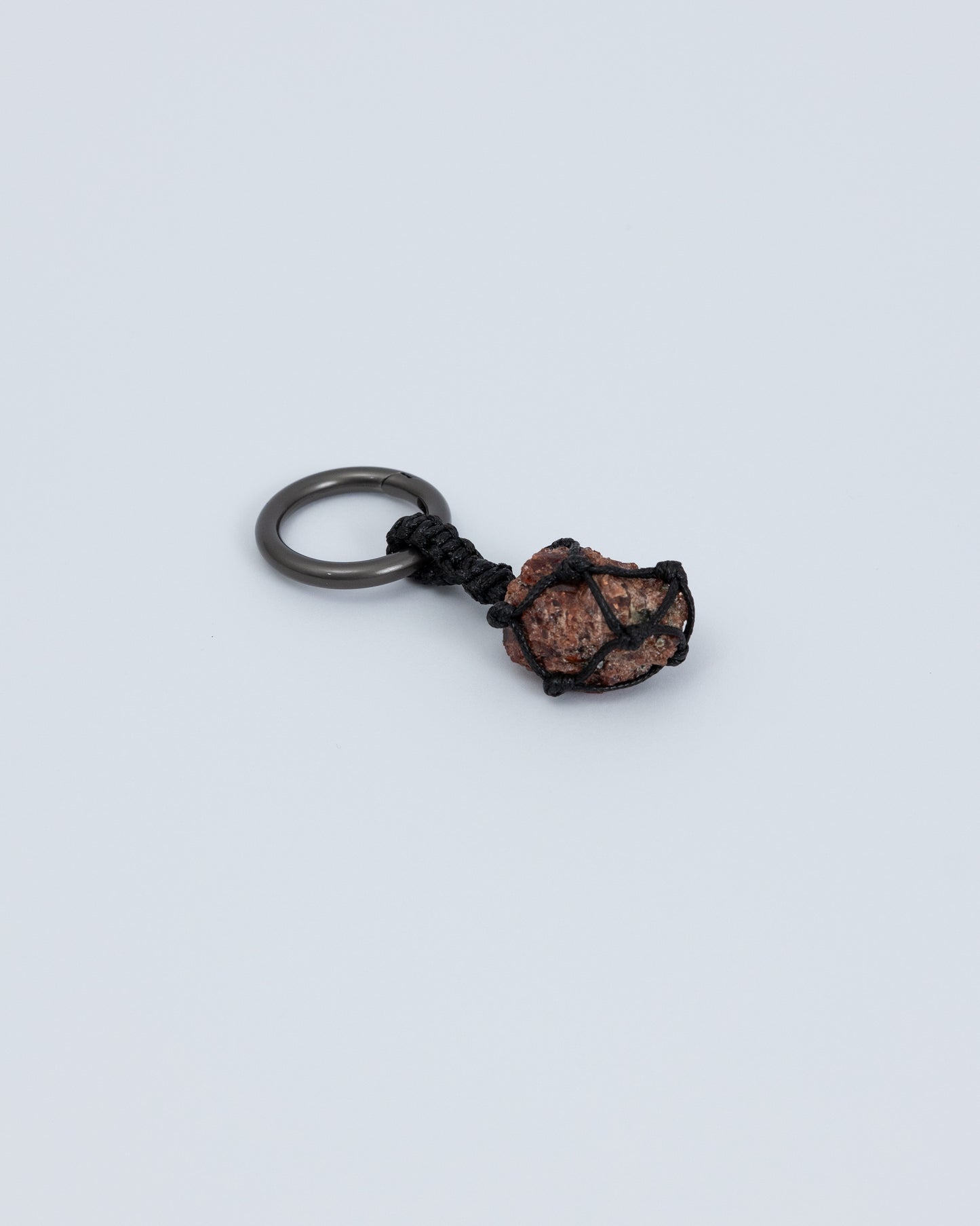 編織紅石榴石 槍黑色鑰匙圈 | Trinket Series: Braided Garnet Gunmetal Keychain