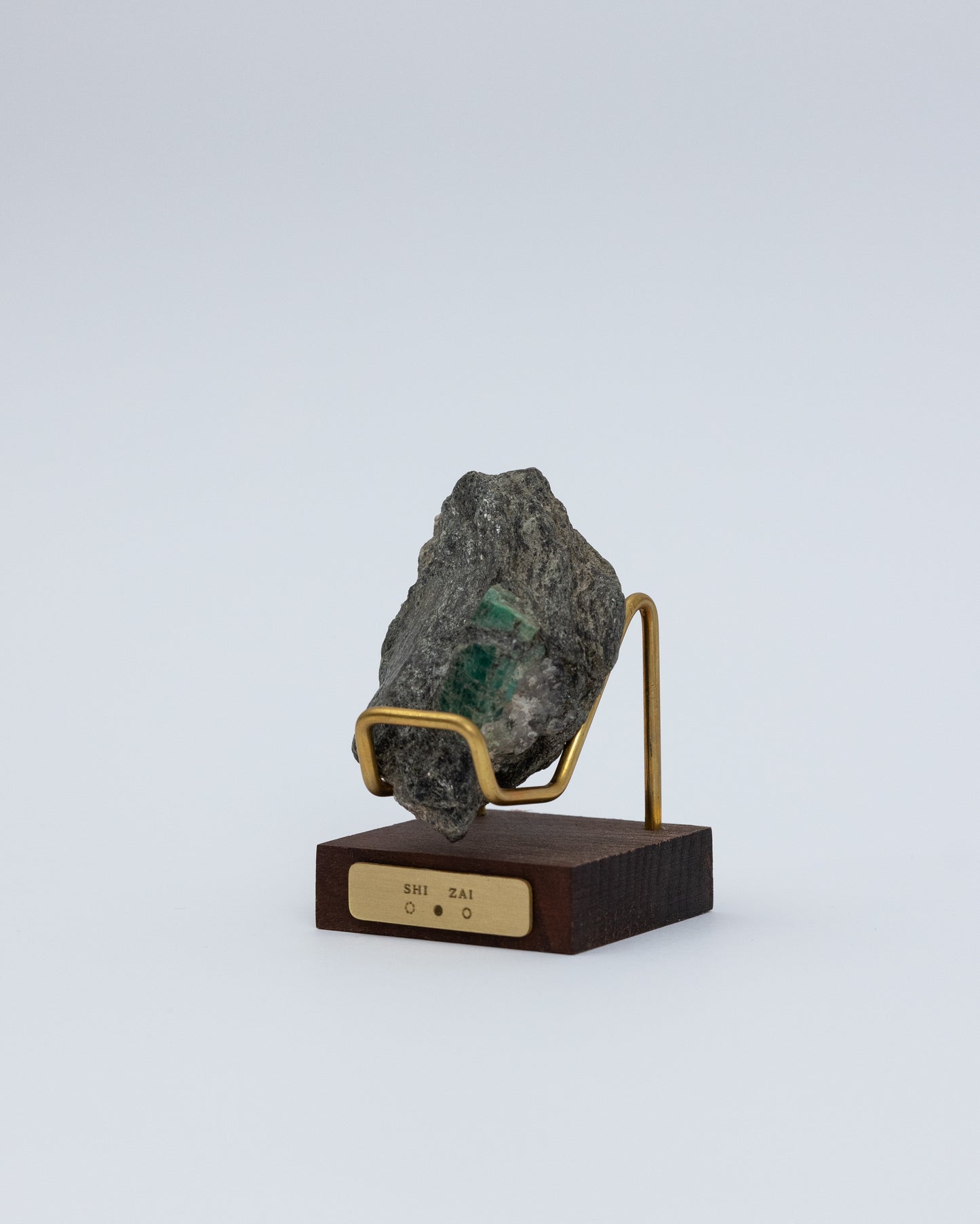 Wooden Base Series: Raw Emerald 祖母綠原礦