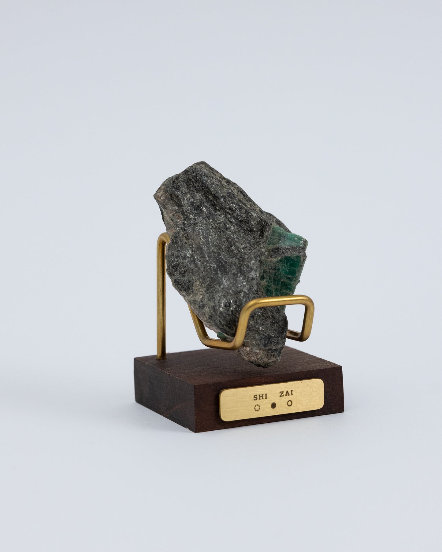 Wooden Base Series: Raw Emerald 祖母綠原礦