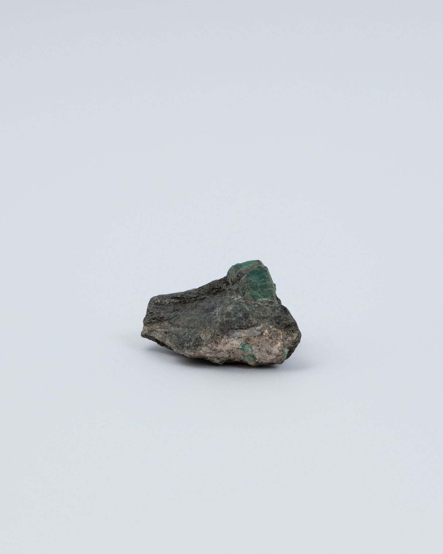 Wooden Base Series: Raw Emerald 祖母綠原礦