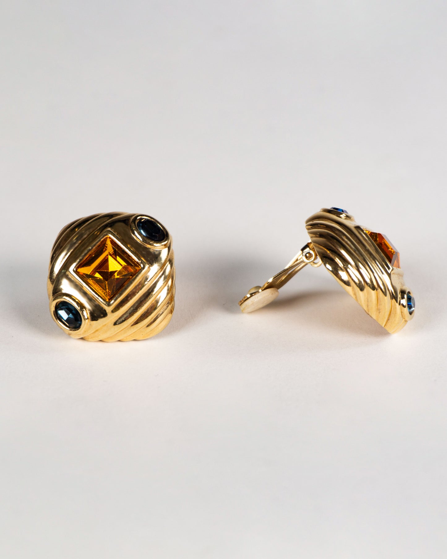 復古 JOAN RIVERS 耳環-耳夾式 | VINTAGE JOAN RIVERS RIBBED BUTTON CLIP ONS