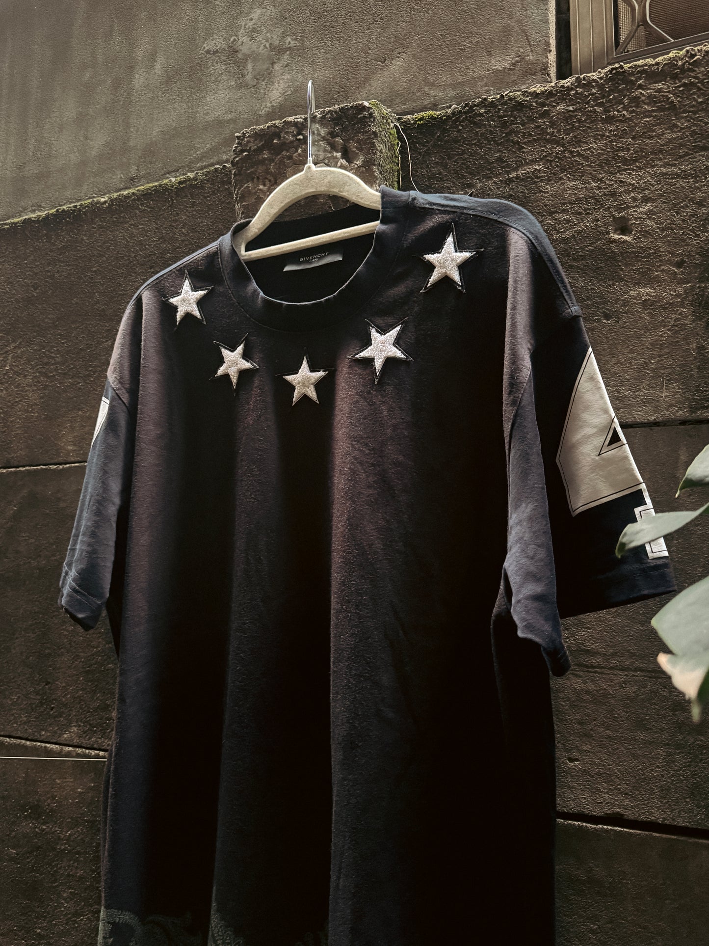 Hi-Five: Givenchy Star-Embellished Paisley Print T-Shirt