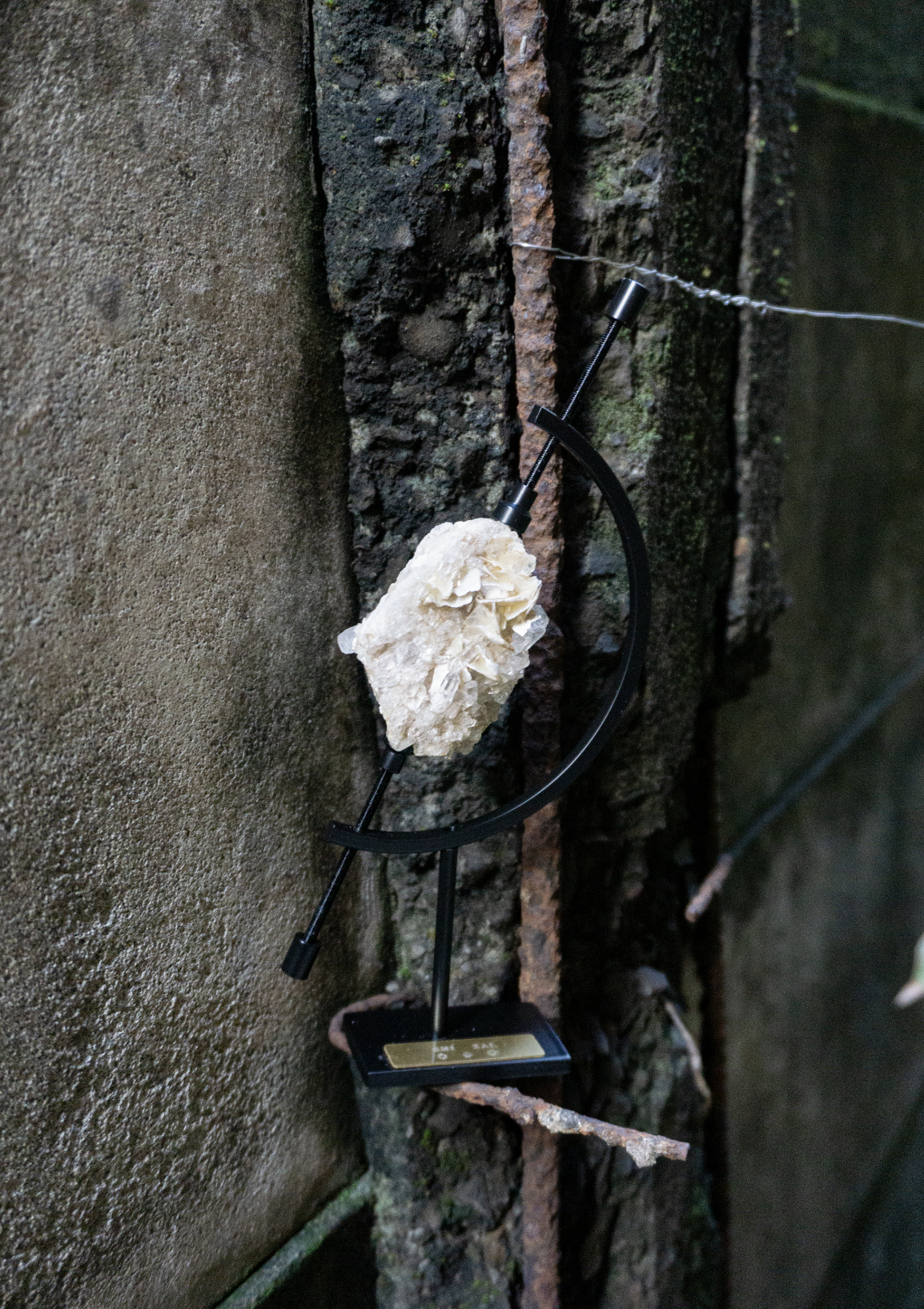 Planet Series: Crystal and White Mica Symbiotic Raw Ornament 水晶與白雲母 共生原礦擺件